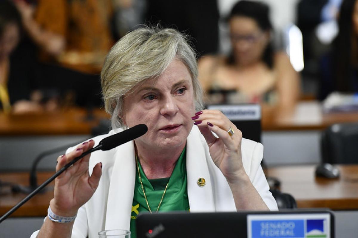 Senadora Margareth Buzetti disponibiliza exemplares de Vade Mecum para estudantes mato-grossenses de Direito